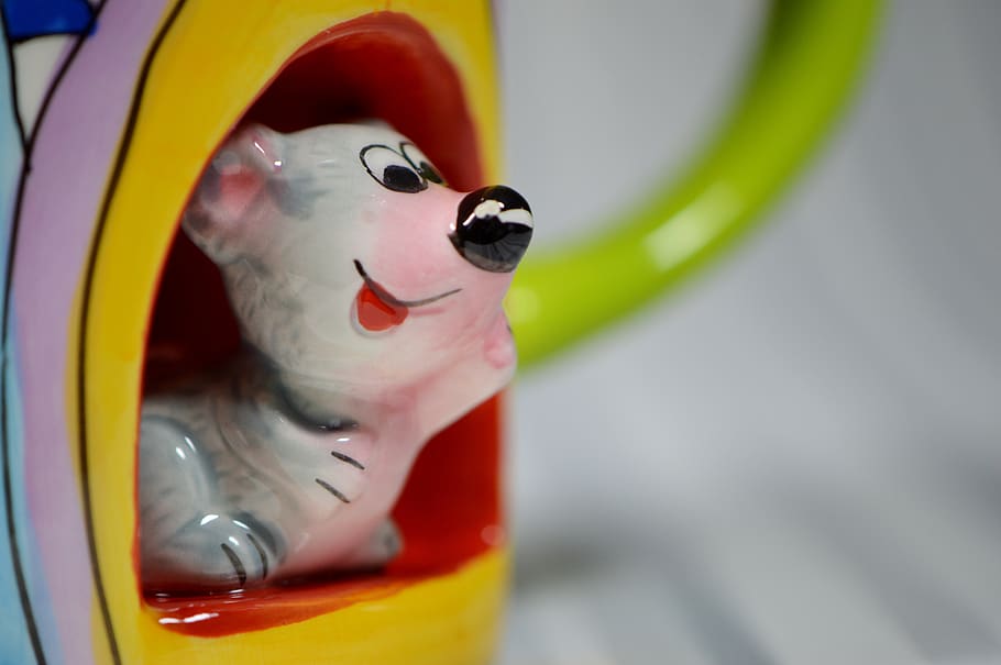 mouse, mouse hole, porcelain, funny, colorful, porcelain figurine, background, close-up, representation, art and craft