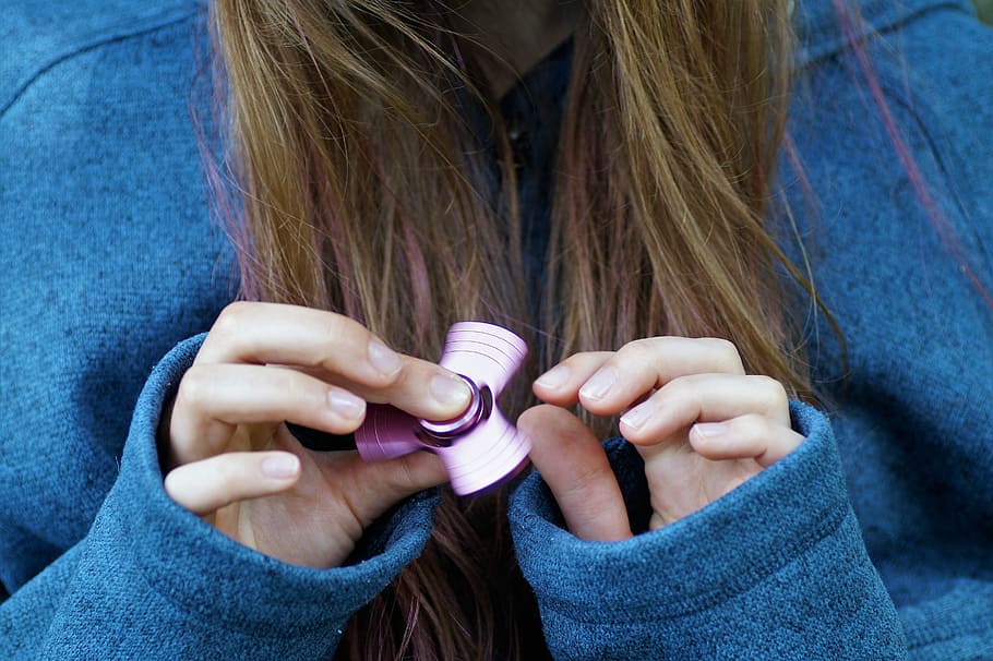 person, holding, purple, 3-lobed, 3- lobed fidget spinner, Fidget, Spinner, Girl, Ombre, Hair