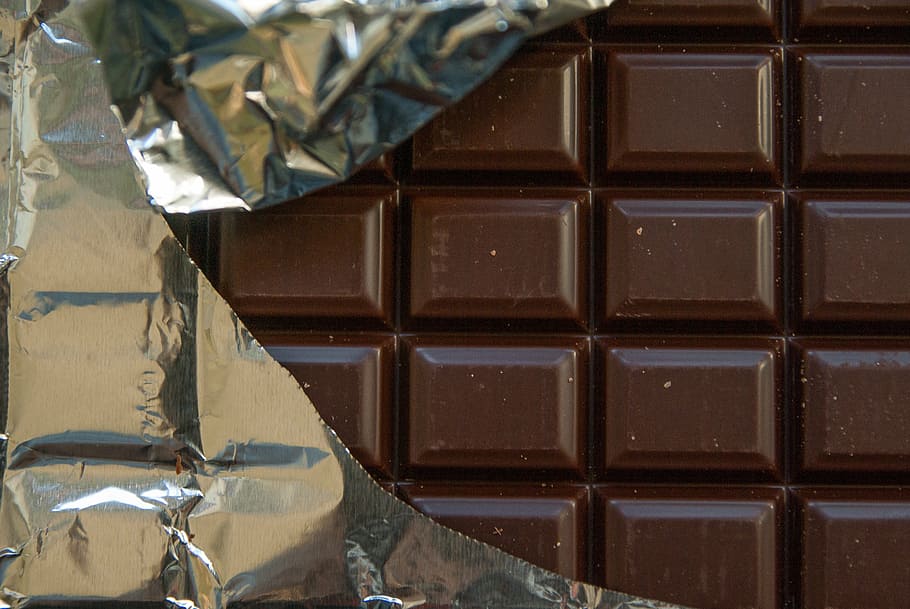 brown chocolate bar, chocolate, dark chocolate, tablet, cocoa, close-up, indoors, pattern, food and drink, focus on foreground