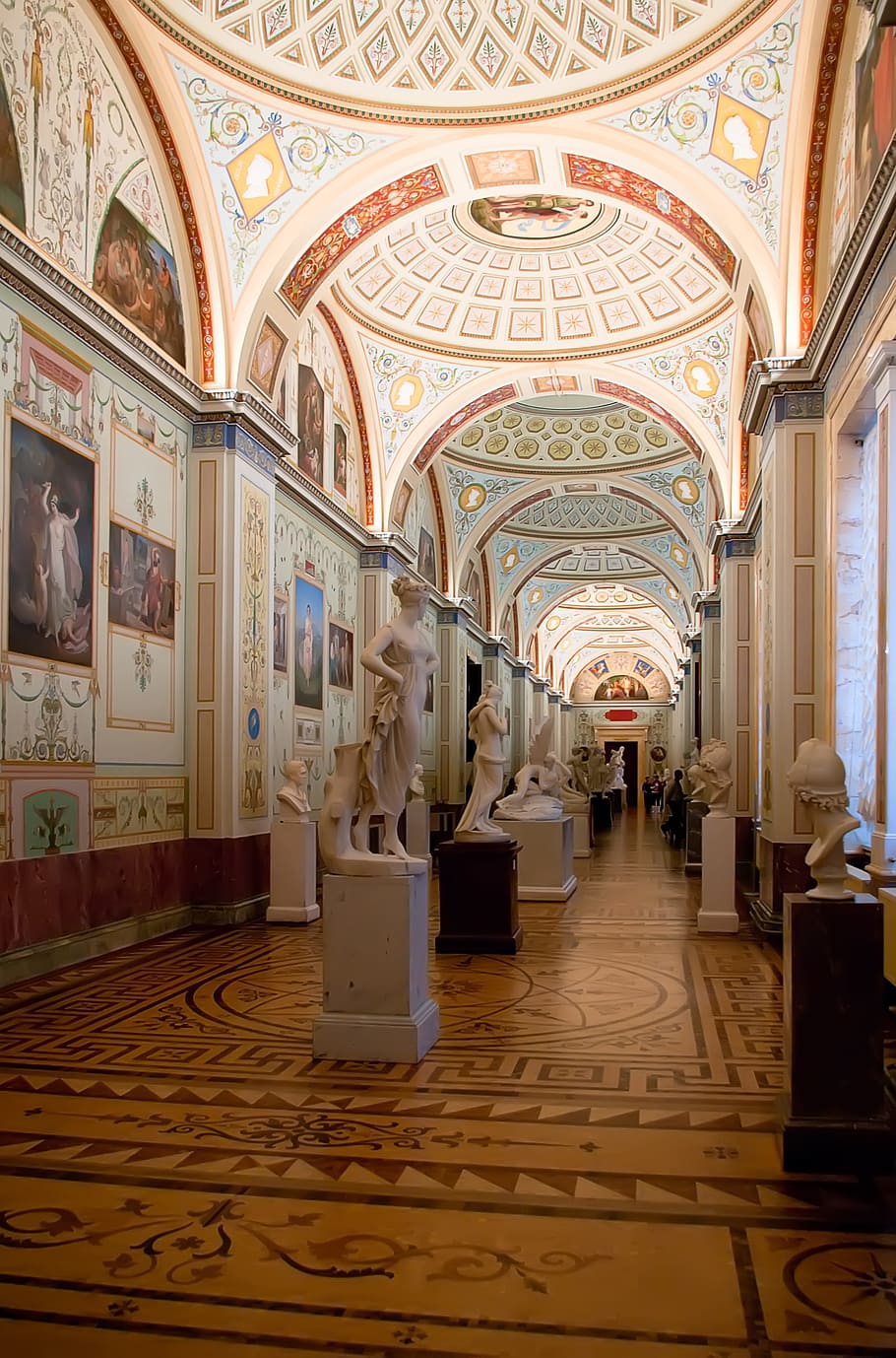 Estatua de cerámica blanca, San Petersburgo, Rusia, museo, ermita, interior, adentro, arquitectura, arco, estructura construida