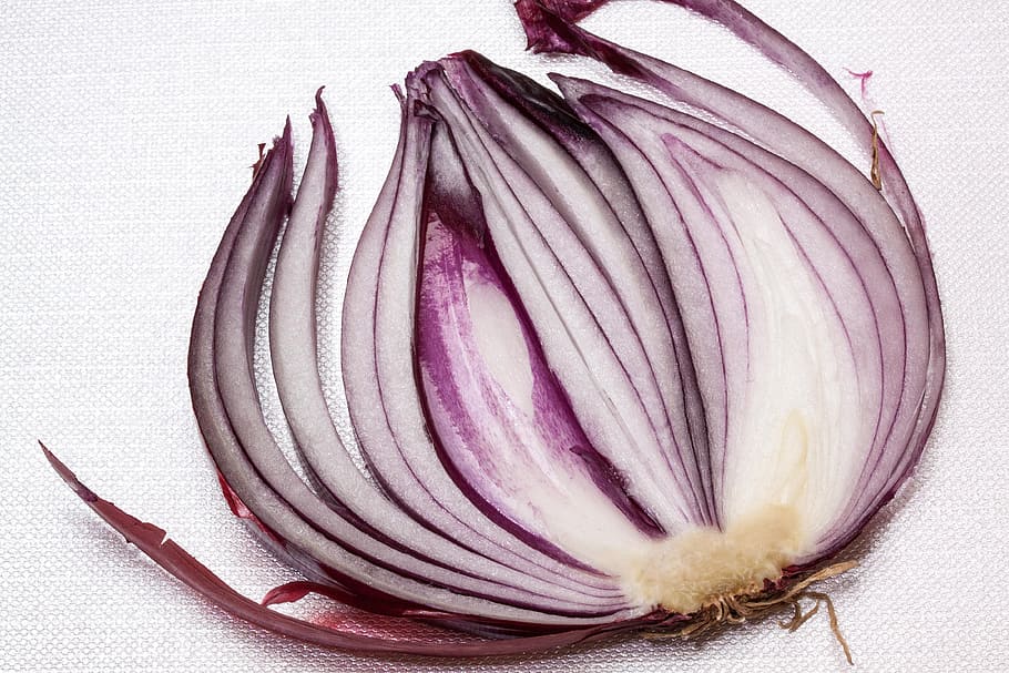 Allium Cepa, Red Onion, Sliced, onion, sulfide containing, essential oils, raw, antibacterial, layer, skin
