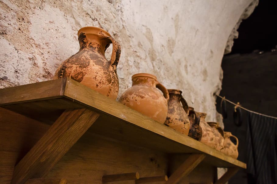 clay pots, pots, old, medieval, jars, jugs, antique, pitchers, rustic, indoors