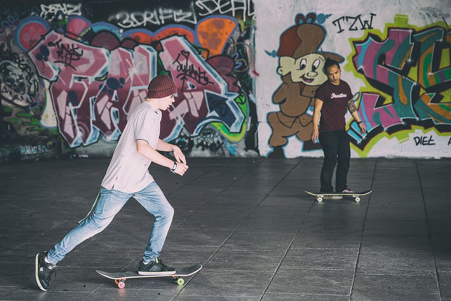 dos, skaters, acción, capturado, inglaterra., captura de imagen, canon 6, 6d, Southbank, Londres