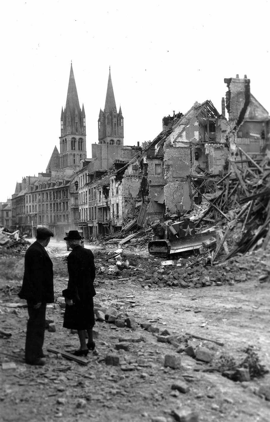 Reruntuhan, Caen, Prancis, Perang Dunia II, kehancuran, foto, domain publik, model tahun, hitam dan putih, orang-orang