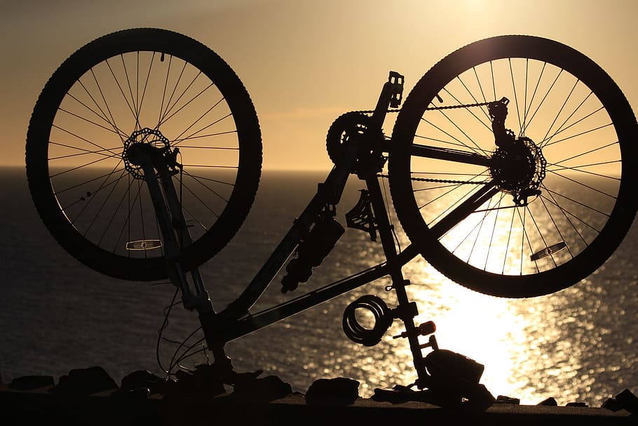 실루엣 사진, 자전거, 몸, 물, 바퀴, 스포크, 타이어, 일몰, 주기, 자전거 타기