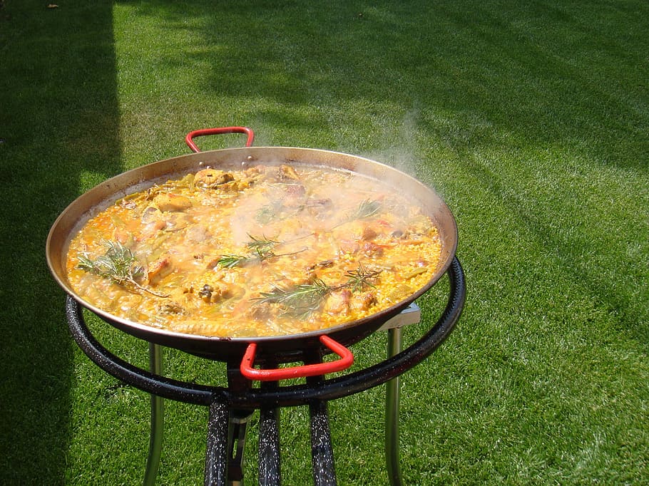 Paella, Valencia, Rice, Rosemary, valencian paella, chicken, rabbit, spain, gastronomy, garden