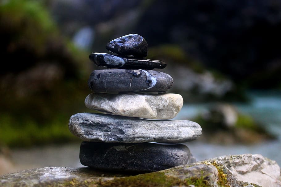 pila de piedras, piedras, bienestar, relajación, meditación, piedras curativas, masaje de relajación, masaje de bienestar, nueva era, zen