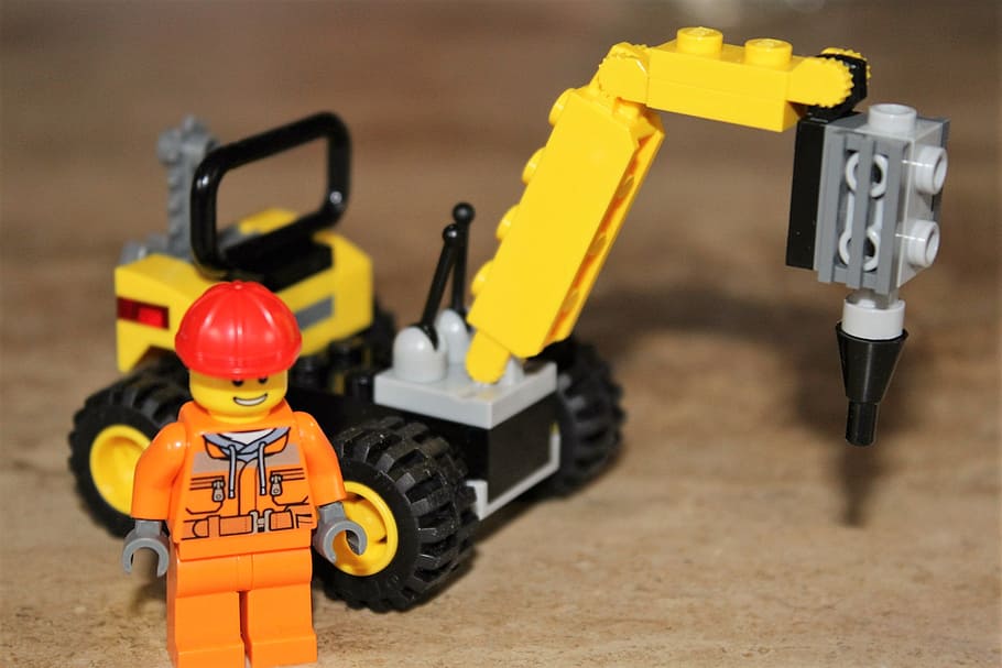 minifigura trabalhador, pesado, equipamento bloco de construção de brinquedo, colocado, marrom, superfície, lego, brinquedos, escavadeiras, figura