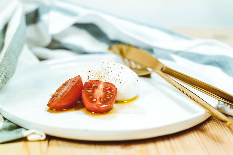 sliced, tomato, white, ceramic, plate, red, oil, food, dish, breakfast