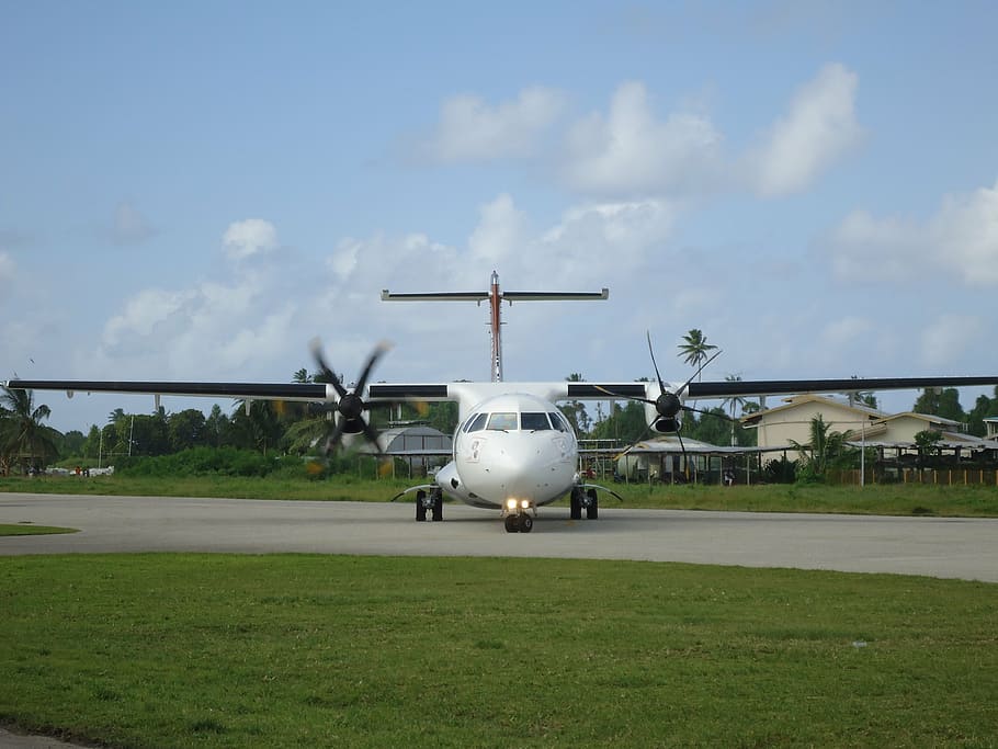 plane, tuvalu, funafuti, flight, airstrip, air vehicle, airplane, mode of transportation, sky, airport