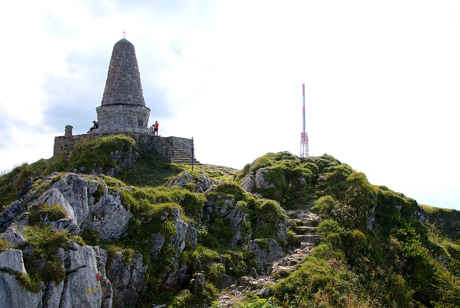 Древний шпиль. Гора Грейлок. Монумент «атака» на вершине горы Изюм. Вершина башни замка. Роки-Хилл Гоулберн мемориальная башня.