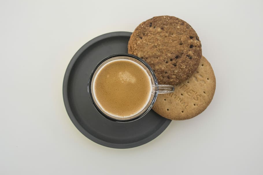 コーヒー, おはよう, カップ, カフェイン抜き, クラッカー, クッキー, 朝食, 牛乳, 一杯のコーヒー, ホット
