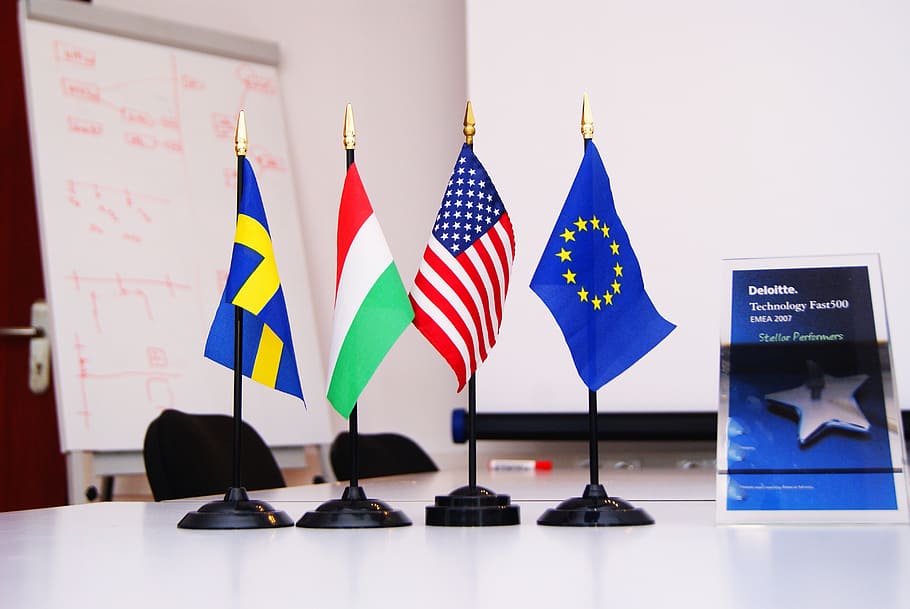 Banderas, Italia, Unión Europea, Estados Unidos, Suecia, internacional, bandera, empresa, grupo de empresas, multinacional