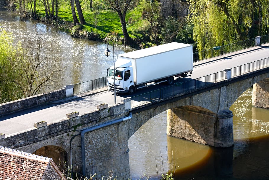 caminhão, ponte sobre o rio, ponte, ponte francesa, água, transporte, meio de transporte, dia, veículo terrestre, árvore