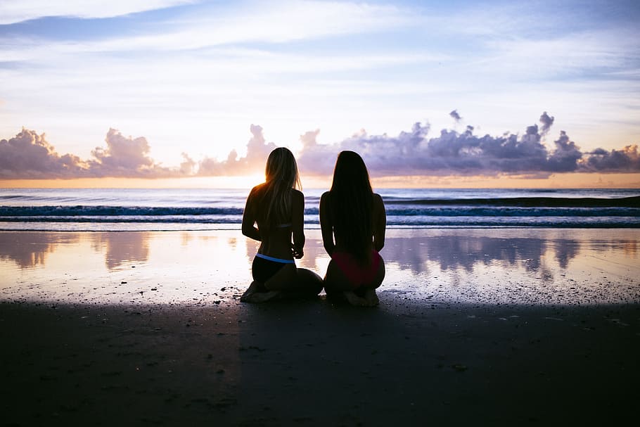 シルエット, 2, 女性, 座って, 海岸, ビーチ, 夕暮れ, 女の子, 海, 人々