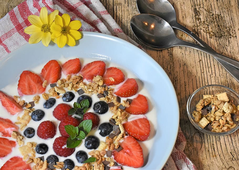 yogurt, bowl, breakfast, strawberries, blueberries, raspberries, healty, healthy, delicious, fruity