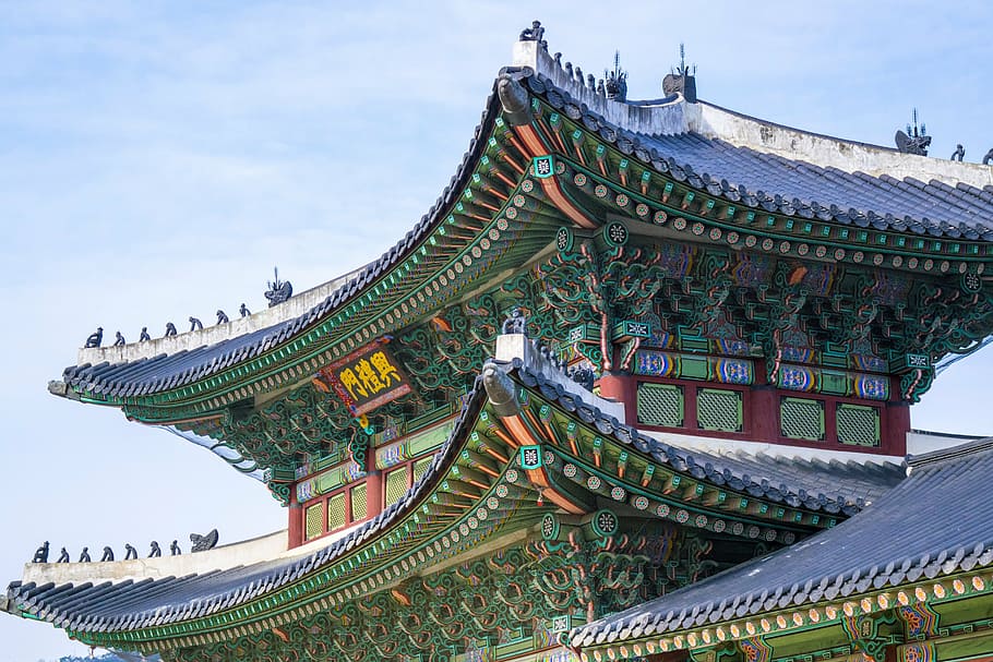 fotografia de ângulo baixo templo de pagode, dia, pagode, arquitetura, castelo, Gyeongbokgung, Gyeongbok, palácio, Coréia, cores