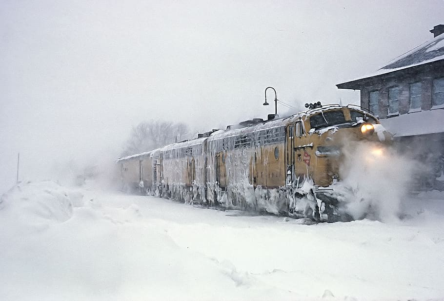 SOO Line, Kereta Api, The Copper, Copper Country Limited, menunggu, keberangkatan, Calumet, MI, 7 Januari 1967, kereta salju