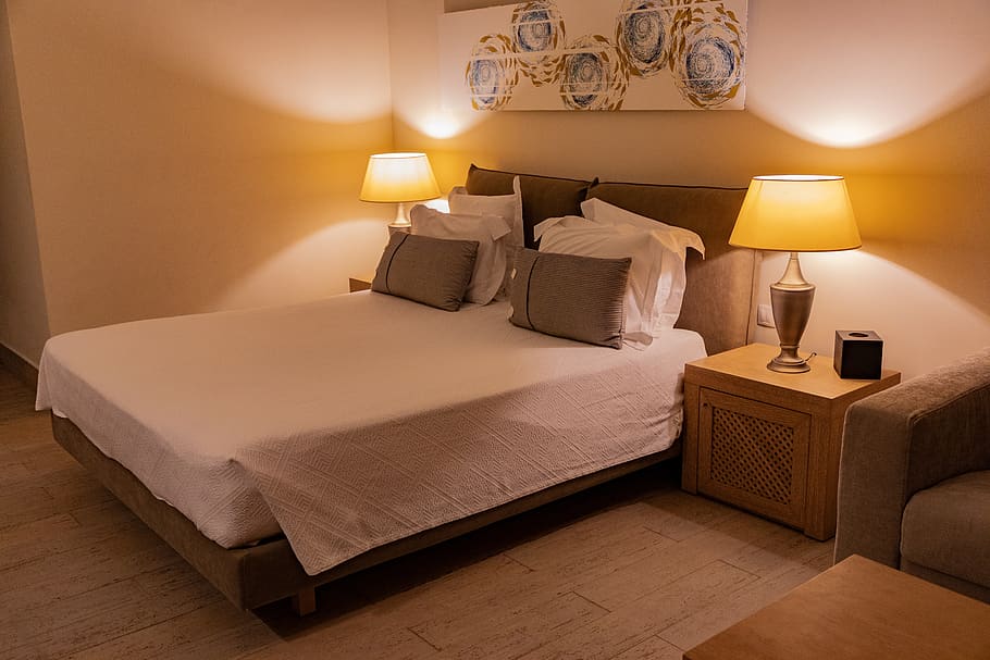 hotel room, room, bed, bedroom, stay, luxury, cosy, comfort, lamp, interior