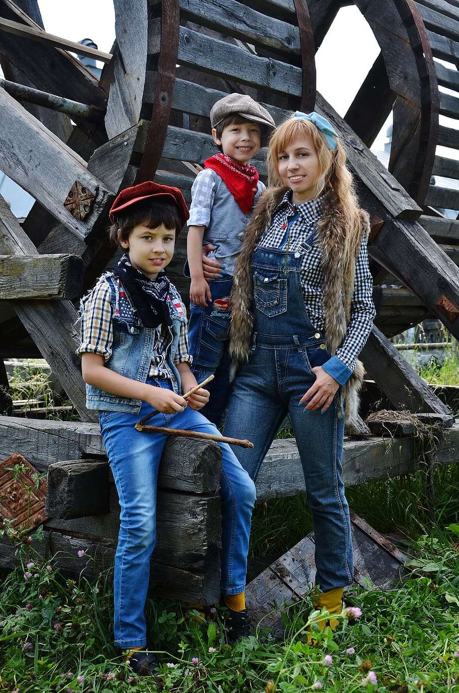 family, mom, the mother and children, woman, jeans, fur vest, country, shirt, southern style, south