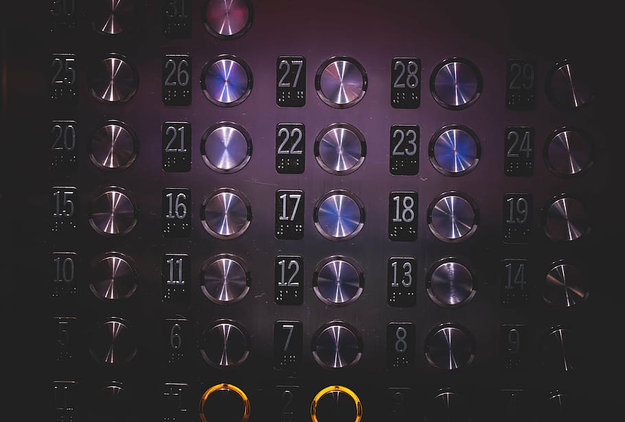 botón gris del elevador, elevador, piso, botones, números, interiores, estante, ninguna persona, ciencia, primer plano