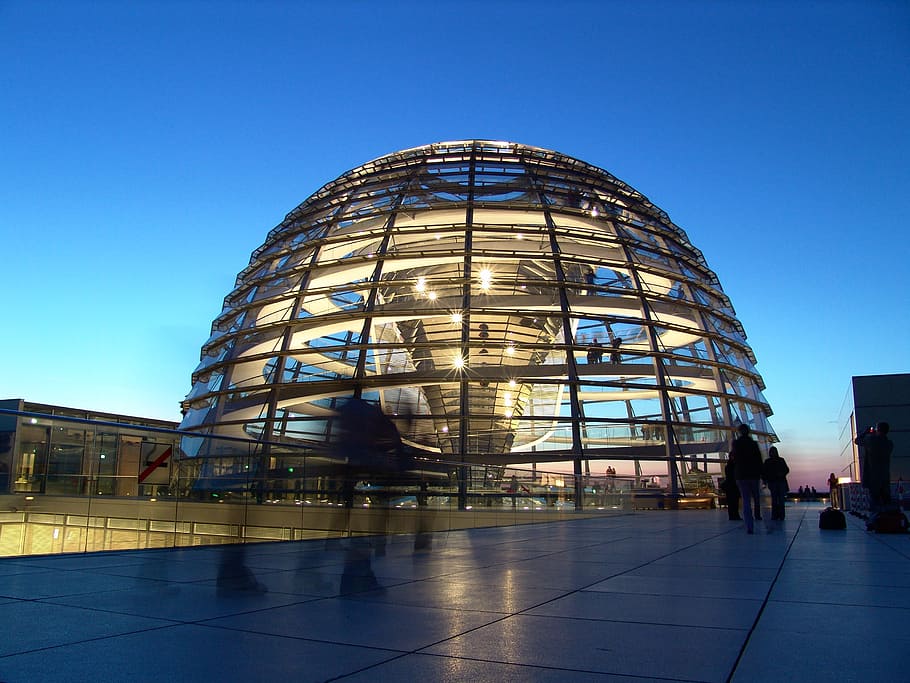 cúpula, gris, edificio de metal, noche, berlín, reichstag, el volke alemán, alemania, cúpula de cristal, edificio