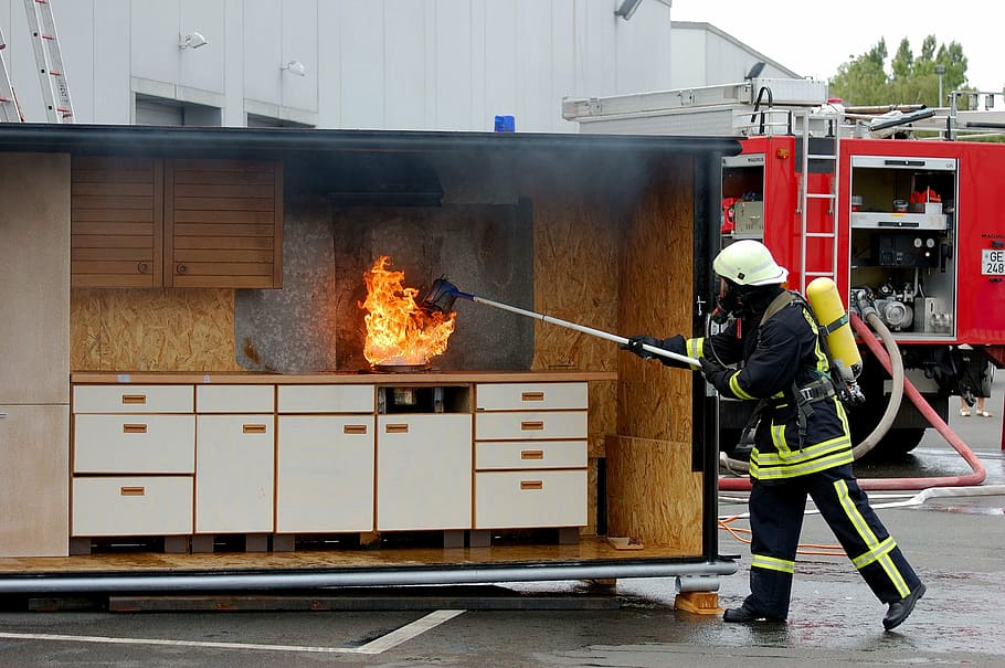 fire, feuerloeschuebung, kitchen fire, flame, fire fighter, water, burning, occupation, fire - natural phenomenon, protective workwear