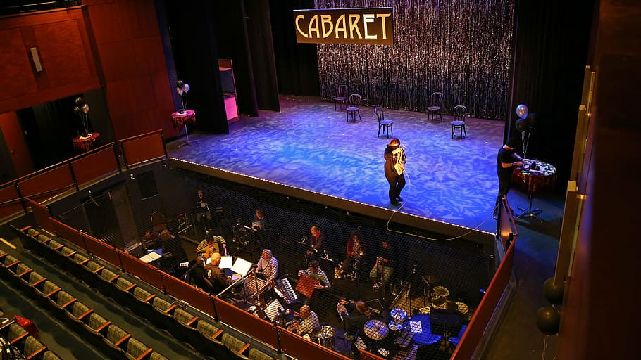 person, standing, cabaret stage, cabaret, theatre, theater, musical, music, orchestra, pit
