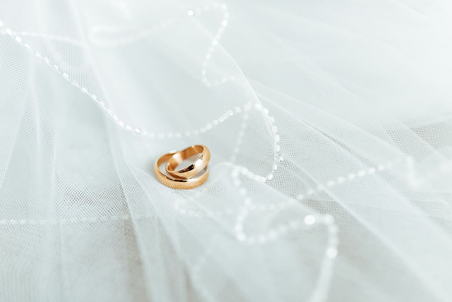 branco, dourado, casamento, diamante, vestido, brincos, anéis, véu, espartilho, cerimônia