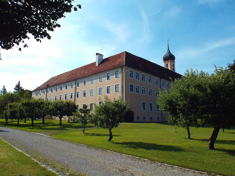 abadía oberschönenfeld, abadía cisterciense, edificio del convento, monasterio, klosterhof, exterior del edificio, arquitectura, estructura construida, árbol, edificio