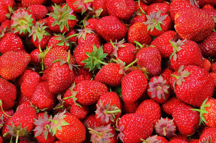 bunch of strawberries, strawberries, berries, fruit, freshness, nature, ripe, sweet, pattern, colors
