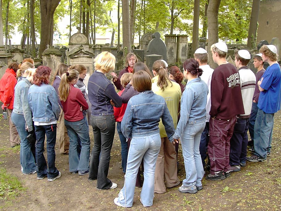 group, people gathering, middle, woods, jewish cemetery, dresden, neustadt, leadership, yarmulke, jew
