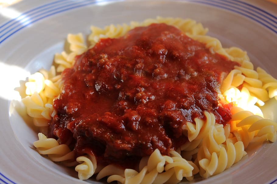 meat sauce, noodles, fusilli, bolognese, pasta, sauce, hacksoße, tomato sauce, food and drink, food
