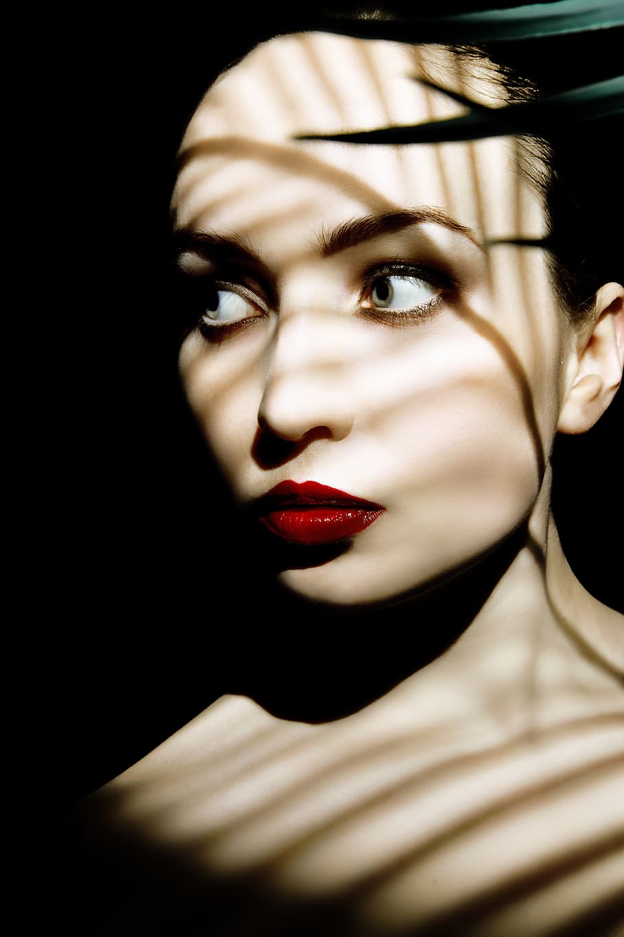 woman, dark, red, lips, female, young, mysterious, fantasy, light, gloomy