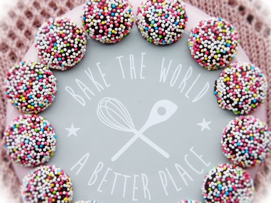 close-up, pink, icing, covered, cake, bake, motto, world, improve, sweetness