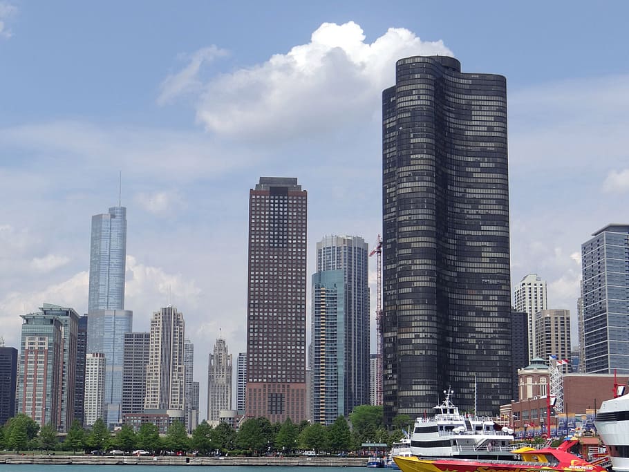 fotografía de ángulo largo, rascacielos, edificios, cúmulos, azul, calma, cielo, chicago, centro de la ciudad, horizonte
