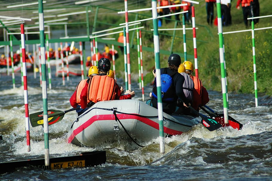 rafts, water, wickets, group of people, real people, men, sport, people, competition, nautical vessel