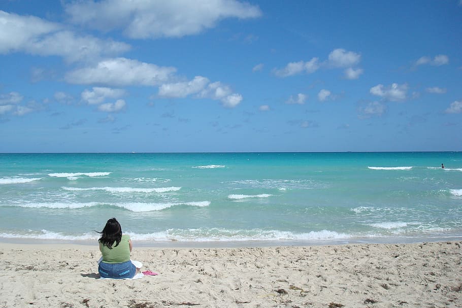 wanita, duduk, putih, pasir, pantai, berpikir, laut, langit, miami, awan