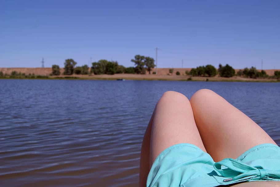 piernas, río, verano, paisaje, orilla del río, mujer joven, mujeres, pierna  humana, al aire libre, relajación | Pxfuel