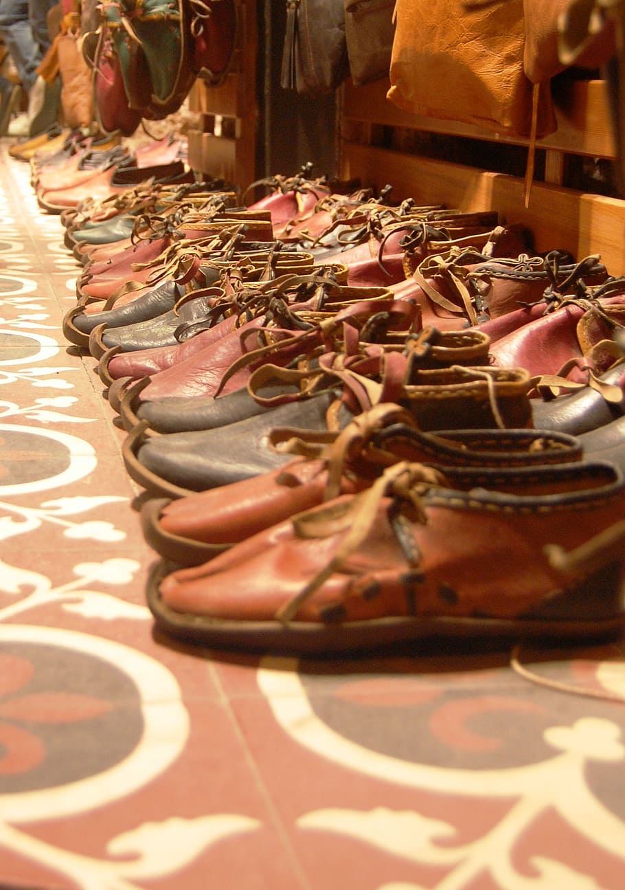 sepatu, cokelat, ubin, toko, istanbul, berturut-turut, di dalam ruangan, kelompok besar objek, ritel, untuk dijual