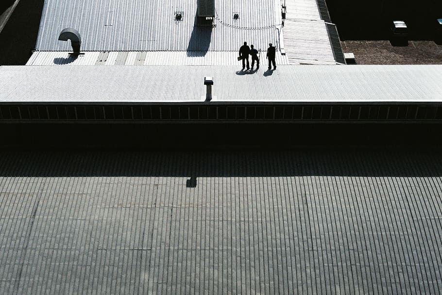 siluet, tiga, pria, berjalan, jalan, atap, baja, bangunan, arsitektur, infrastruktur