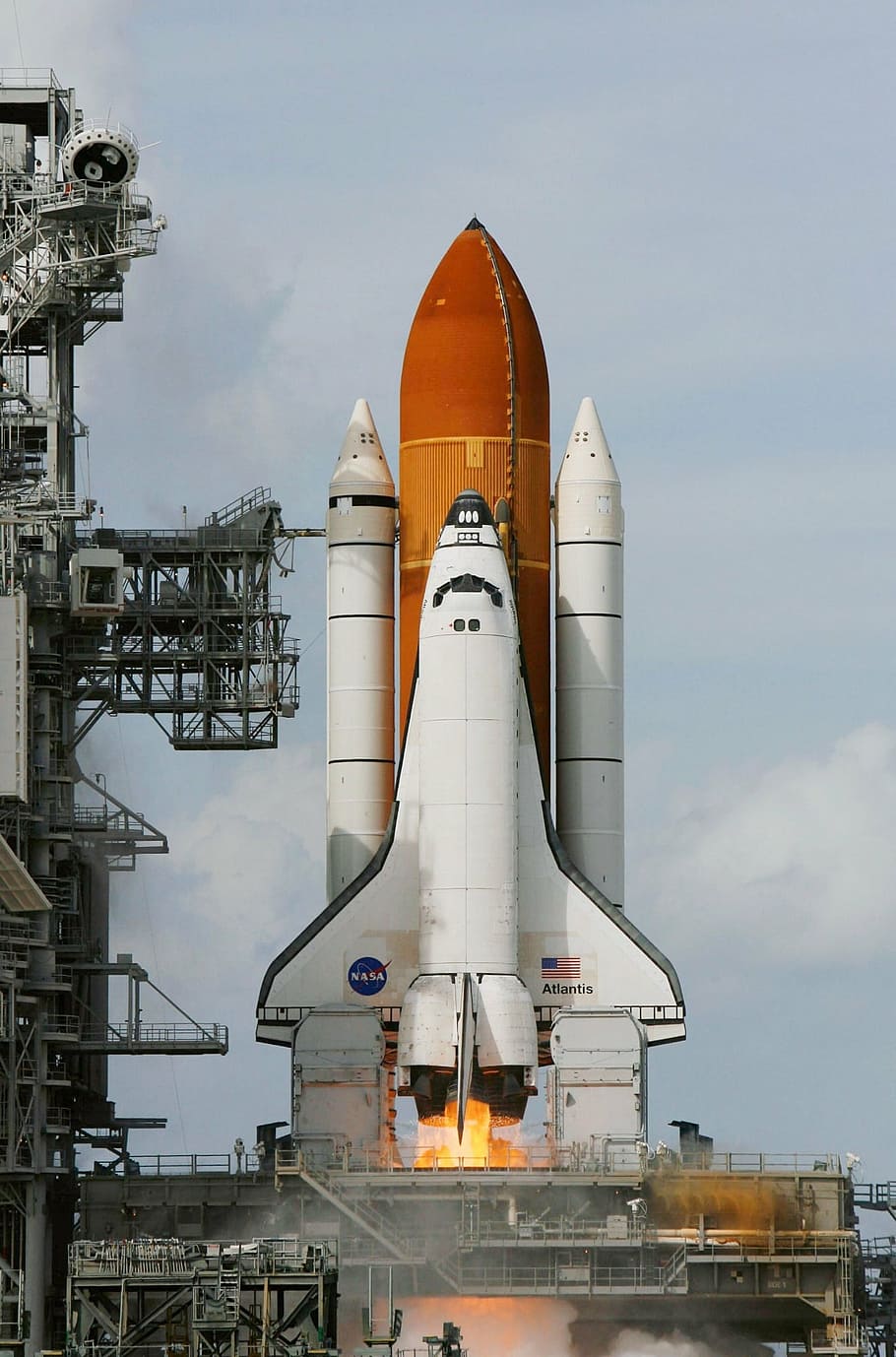 NASAスペースシャトル, 撮影, 地上, スペースシャトルアトランティス, 打ち上げ, 炎, ランチパッド, ロケットブースター, 探査, ミッション