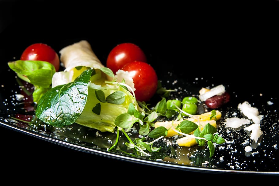 green, leaf vegetable, red, fruits, salad, leaf lettuce, japanese spinach, parmesan, parmesan wafers, tomatoes
