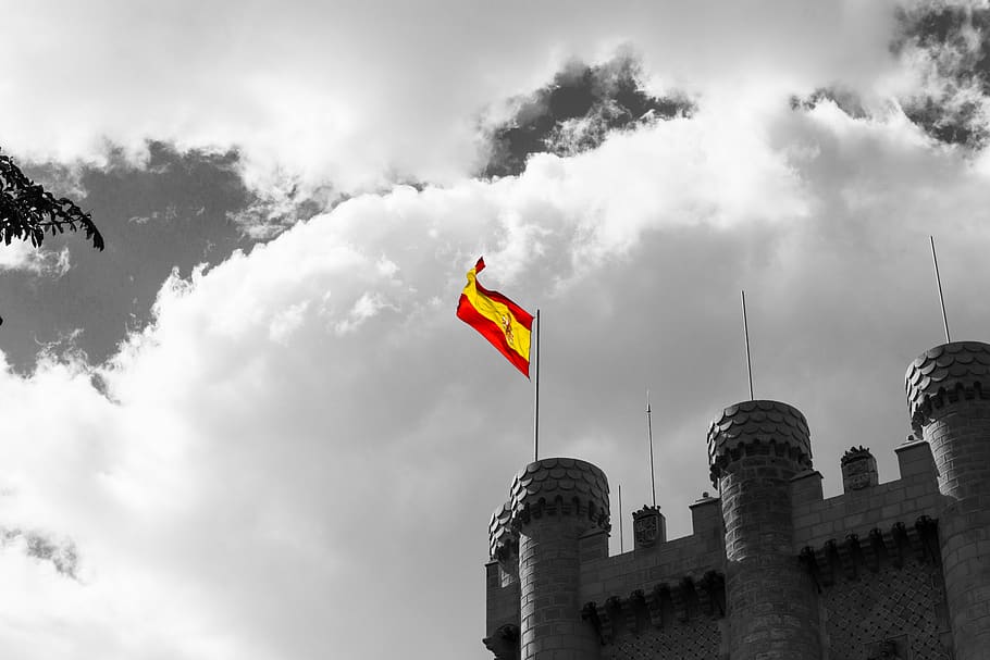 viagem, céu, arquitetura, cidade, ao ar livre, espanha, bandeira espanhola, bandeira, nuvem - céu, patriotismo