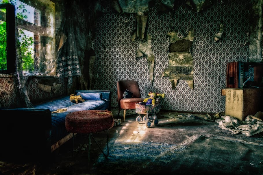 living-room-lost-places-gloomy-atmosphere-pforphoto-transience.jpg