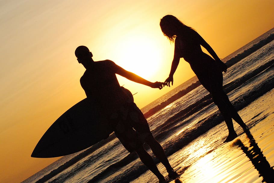 シルエット, 女性, 男, 日没, ビーチ, サーフィン, 手をつないで, ロマンチックな, 海, 地平線