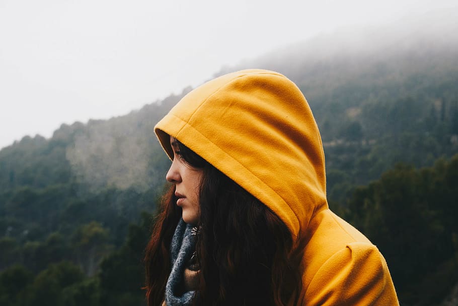 wanita, mengenakan, oranye, hoodie, orang-orang, dingin, cuaca, perjalanan, petualangan, gunung