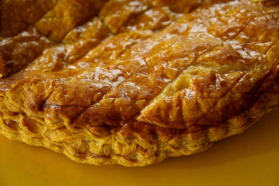 galette des rois, slab, pastry, epiphany, food, food and drink, still life, freshness, indoors, close-up