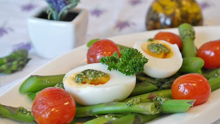 egg, tomatoes, white, ceramic, plate, asparagus, green, green asparagus, pesto, bärlauch pesto