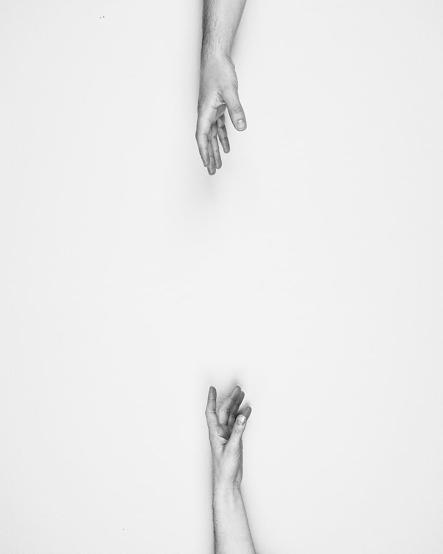 dua tangan melukis, orang, tangan, jarak, menjangkau, menjauh, sedih, cinta, hitam dan putih, bagian tubuh manusia